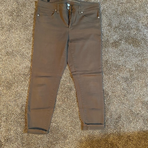 Lauren Conrad olive colored crop pants. Barely worn, they just don’t fit me - Picture 2 of 3